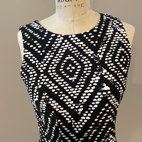 Mario Serrani sleeveless below knee sheath dress - Picture 2 of 7